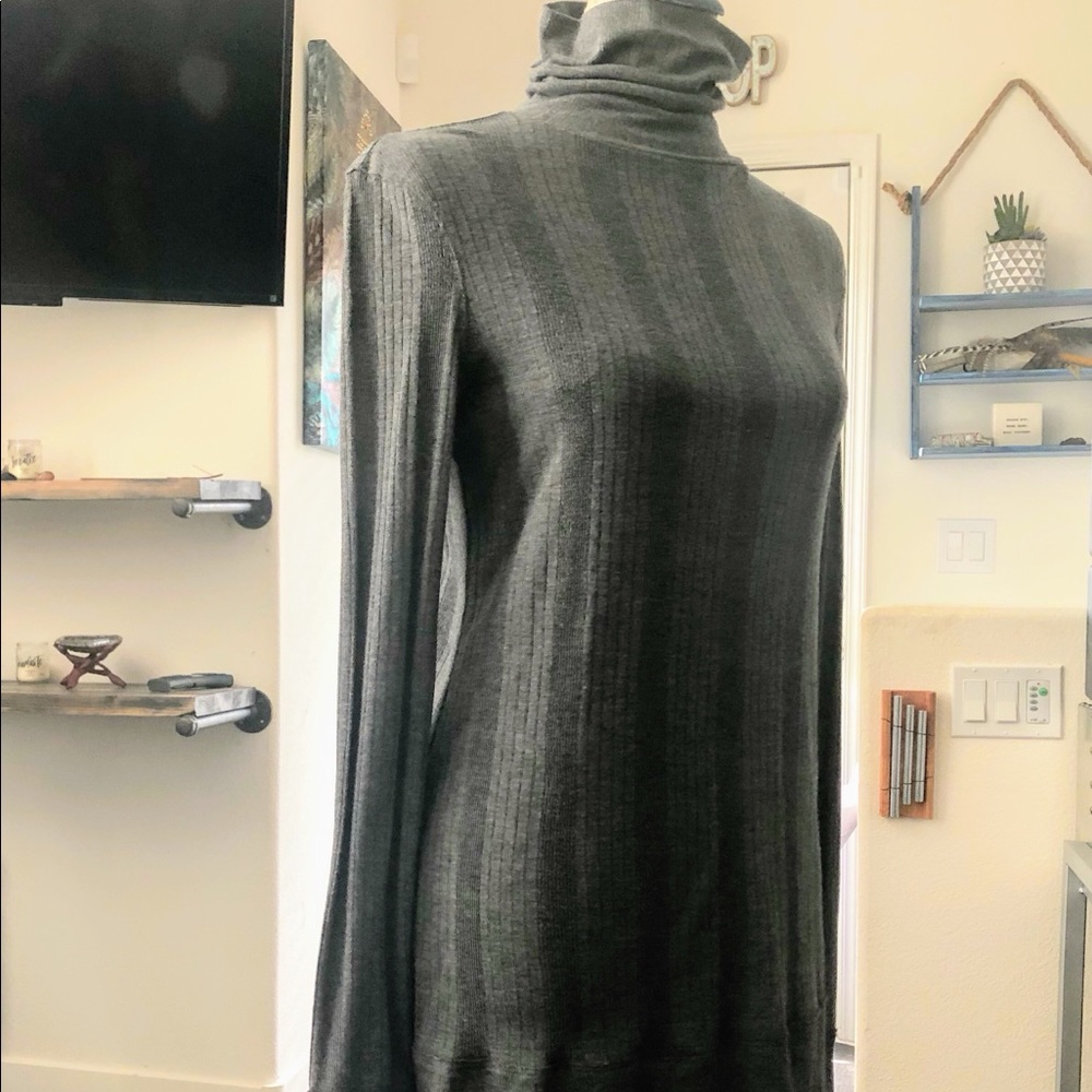 Guess TurtleNeck Tunic | Gray | NWOT | Small